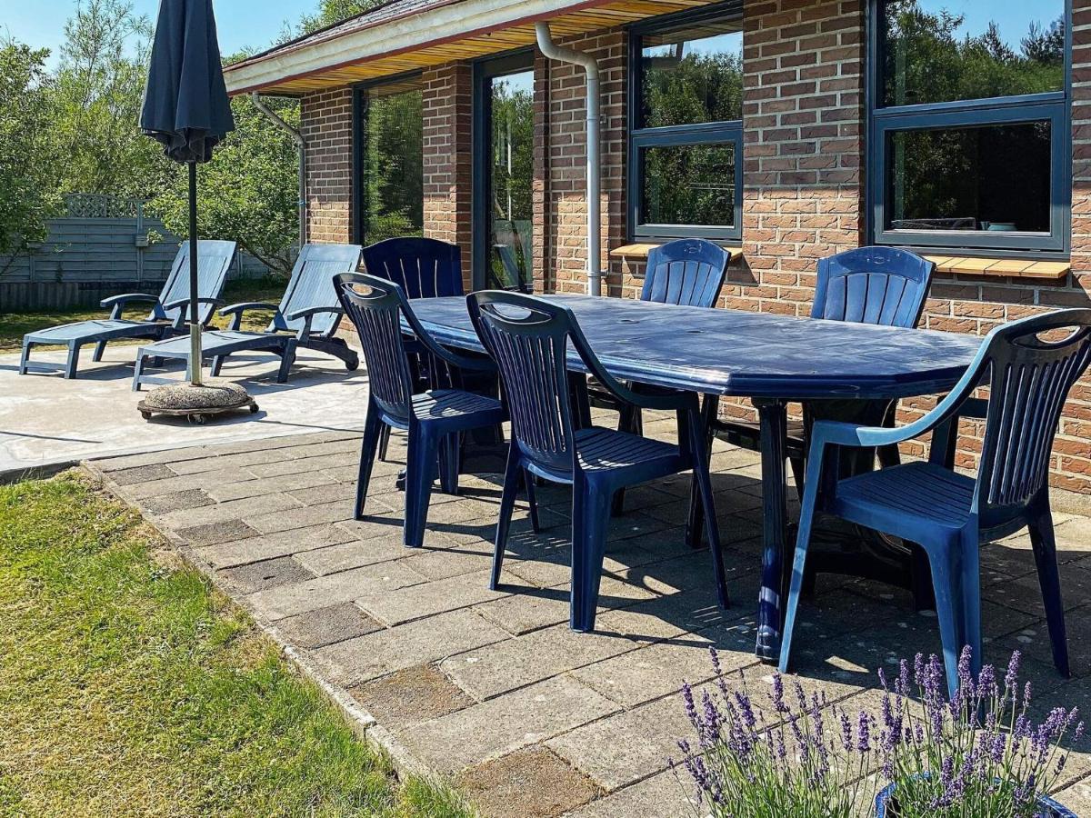 8 Person Holiday Home In R M Lakolk Exteriör bild